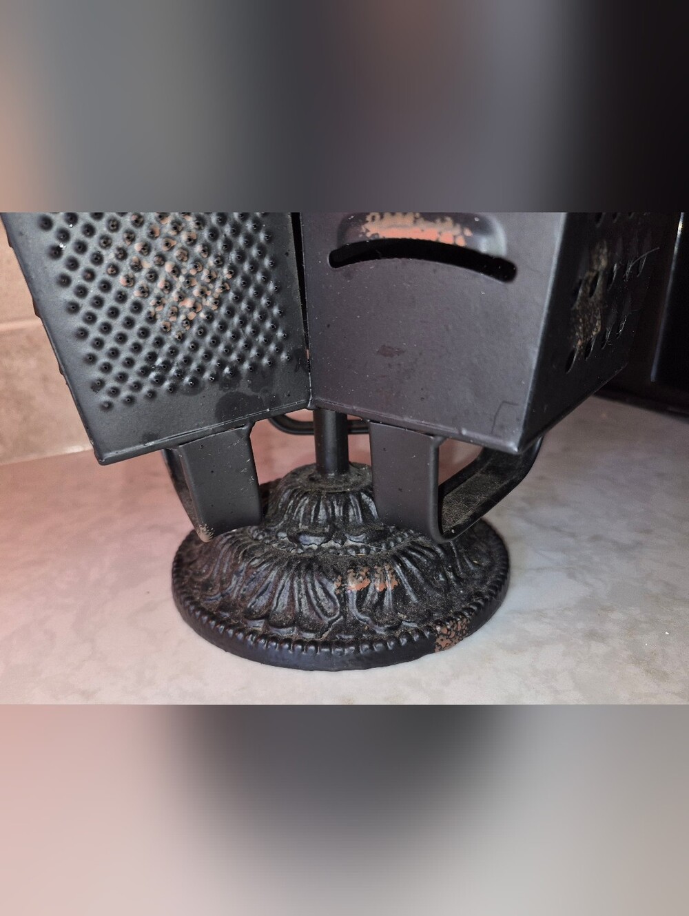 Farmhouse-style rotating utensil holder featuring three metal cheese Graters - Picture 4 of 4